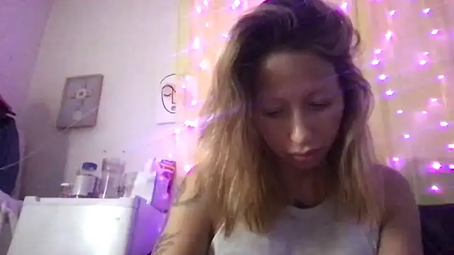 Snapshot of megansweetfromthevalley chatting on July 18, 2026, 1:58 am megansweetfromthevalley online show from July 18, 2026, 1:58 am