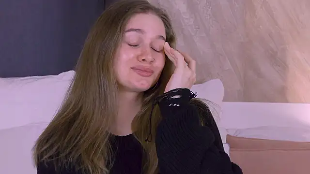 EllieHayes online show from March 7, 2026, 12:28 am