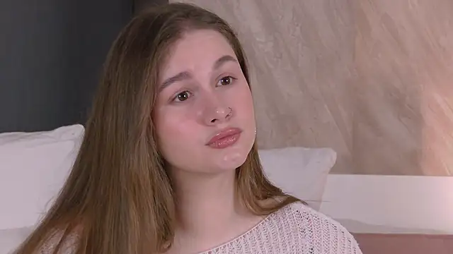 EllieHayes online show from April 10, 2026, 10:17 pm