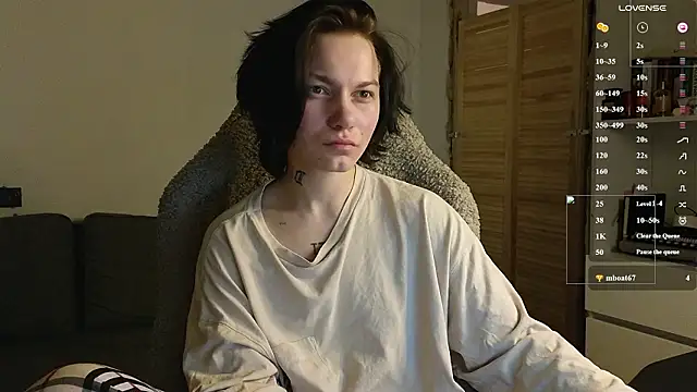 esajukyy online show from February 24, 2026, 3:24 pm