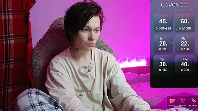 esajukyy online show from November 5, 2025, 1:03 pm