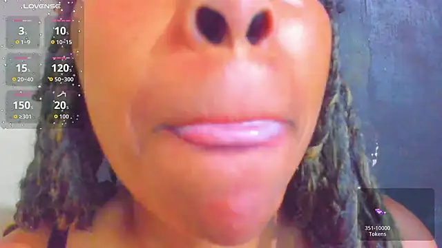 KamariaFyre online show from November 3, 2025, 8:12 pm