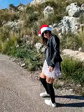 Snapshot of Samira-Summer chatting on December 14, 2025, 10:21 am Samira-Summer online show from December 14, 2025, 10:21 am