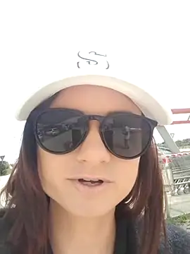 Snapshot of Samira-Summer chatting on March 13, 2025, 10:47 am Samira-Summer online show from March 13, 2025, 10:47 am