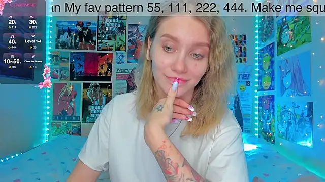 AliceMilman online show from December 17, 2024, 2:22 pm