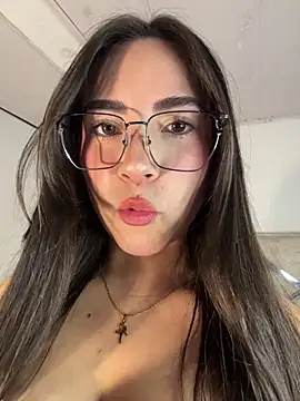 Melody 04 online show from April 4, 2026, 4:19 am