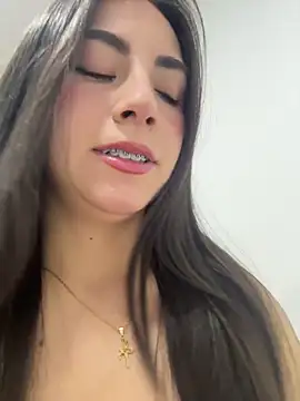 Melody 04 online show from March 21, 2026, 4:46 am