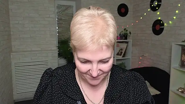 Sandra Snow online show from December 29, 2024, 11:08 pm