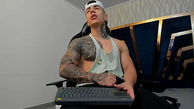 Flynn Riider online show from November 30, 2025, 5:14 pm