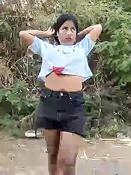 Snapshot of Danna-linyi chatting on May 2, 2026, 3:39 pm Danna-linyi online show from May 2, 2026, 3:39 pm