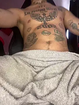 Junihn0 online show from January 22, 2025, 6:52 pm