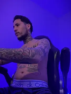 Junihn0 online show from October 14, 2025, 10:31 pm