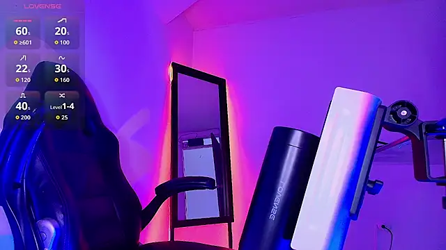 Junihn0 online show from December 17, 2025, 6:57 pm