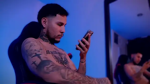 Junihn0 online show from September 12, 2025, 9:03 pm