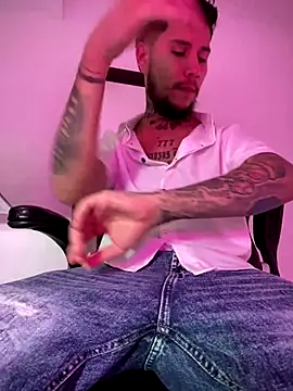 Junihn0 online show from October 5, 2025, 9:05 pm