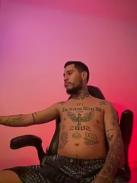 Junihn0 online show from November 12, 2025, 9:40 pm