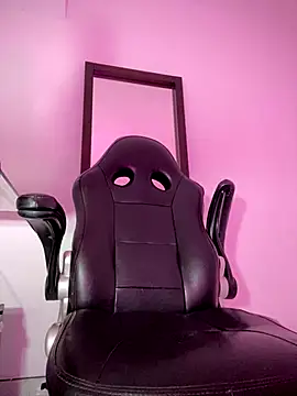 Junihn0 online show from September 29, 2025, 8:58 pm