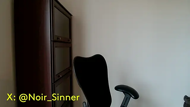 sinnernoir online show from April 9, 2026, 7:42 pm