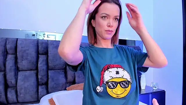 Snapshot of CarolHorny_1 chatting on December 19, 2024, 5:29 am CarolHorny 1 online show from December 19, 2024, 5:29 am