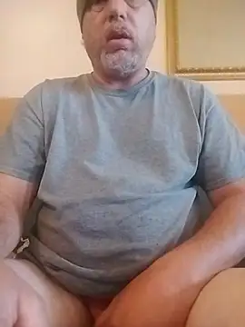 Snapshot of Rayc61 chatting on February 6, 2026, 2:35 pm Rayc61 online show from February 6, 2026, 2:35 pm