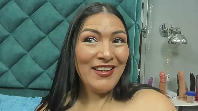 PENELOPELEWISs online show from April 10, 2026, 12:17 am