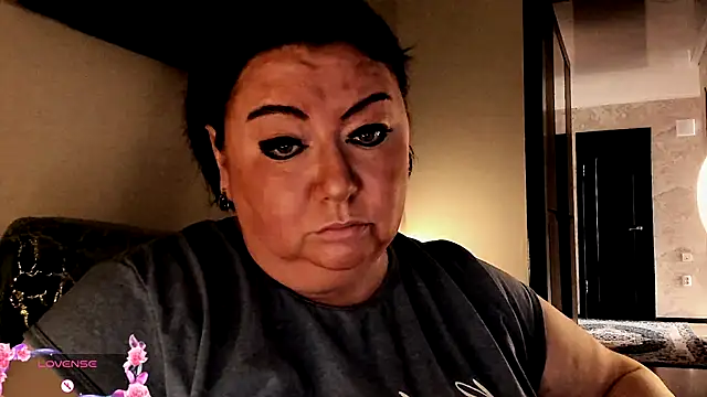 SexxyDreams1 online show from September 18, 2025, 4:37 am