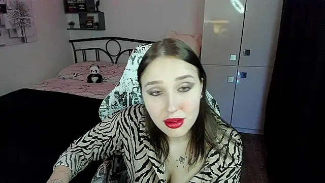 LinaTruly online show from November 21, 2025, 10:20 pm