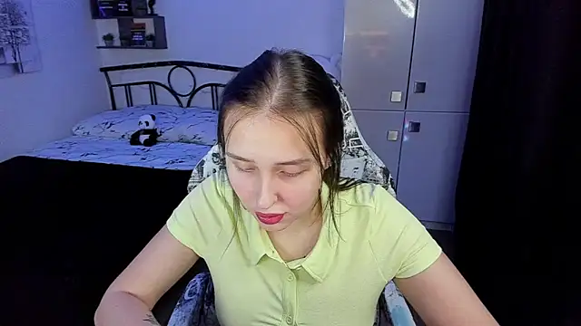 LinaTruly online show from November 13, 2025, 10:02 pm