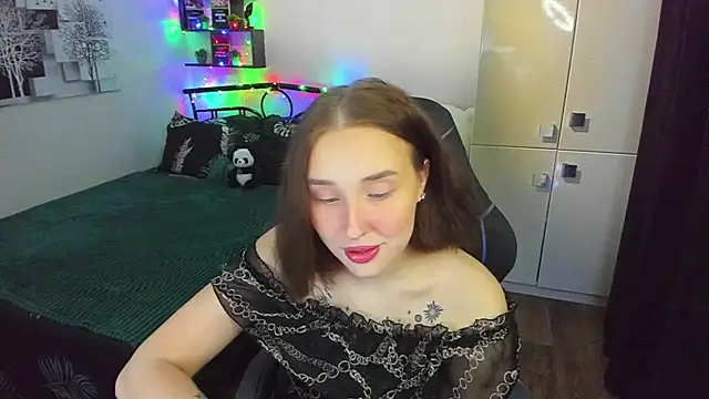 LinaTruly online show from February 28, 2026, 10:20 pm