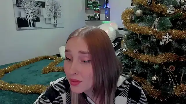 LinaTruly online show from December 20, 2024, 8:01 pm