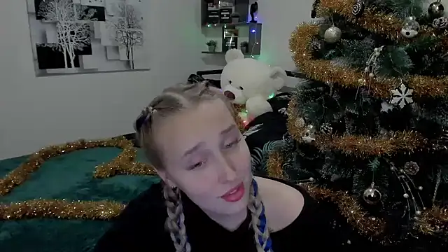LinaTruly online show from December 14, 2024, 11:12 pm