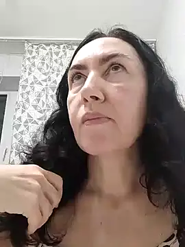 SweetBerryBella online show from February 9, 2025, 5:22 pm