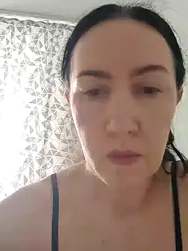 SweetBerryBella online show from March 5, 2025, 11:06 am