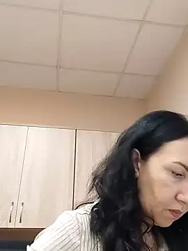 SweetBerryBella online show from January 14, 2025, 6:02 am