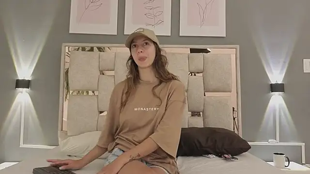 jolie lov online show from November 8, 2025, 1:25 pm