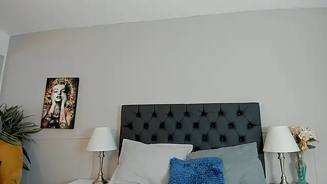 Snapshot of Robin_Rief chatting on October 2, 2025, 3:32 am Robin Rief online show from October 2, 2025, 3:32 am