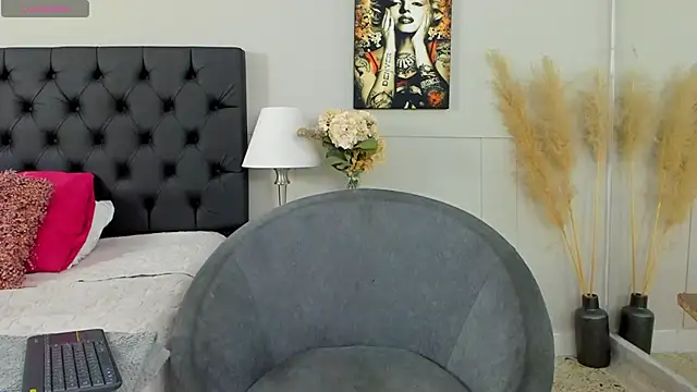 Snapshot of Robin_Rief chatting on March 14, 2025, 3:15 am Robin Rief online show from March 14, 2025, 3:15 am