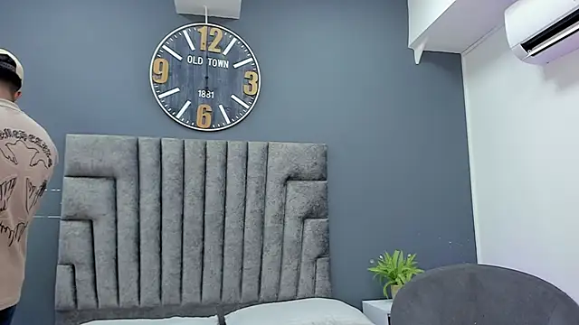 Robin Rief online show from April 18, 2026, 7:29 pm