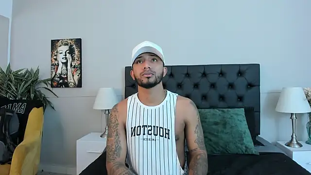 Snapshot of Robin_Rief chatting on October 16, 2025, 3:59 am Robin Rief online show from October 16, 2025, 3:59 am