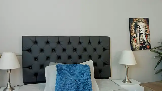 Snapshot of Robin_Rief chatting on October 1, 2025, 3:33 am Robin Rief online show from October 1, 2025, 3:33 am