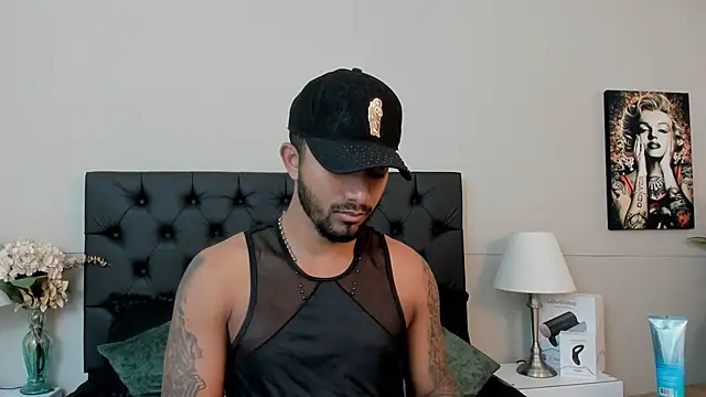 Snapshot of Robin_Rief chatting on September 22, 2025, 3:23 am Robin Rief online show from September 22, 2025, 3:23 am