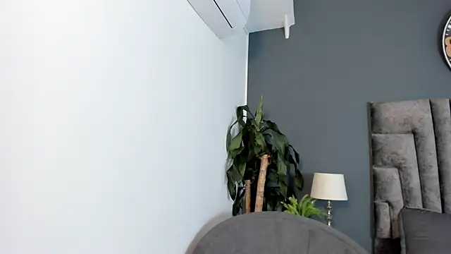 Snapshot of Robin_Rief chatting on December 5, 2025, 3:49 am Robin Rief online show from December 5, 2025, 3:49 am