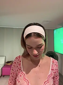 NicoleCut online show from April 4, 2026, 10:22 am