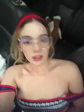Snapshot of NicoleCut chatting on May 1, 2026, 10:15 pm NicoleCut online show from May 1, 2026, 10:15 pm