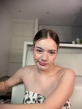 Snapshot of NicoleCut chatting on May 18, 2026, 11:42 pm NicoleCut online show from May 18, 2026, 11:42 pm