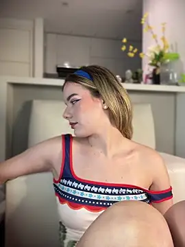 Snapshot of NicoleCut chatting on May 21, 2026, 9:06 am NicoleCut online show from May 21, 2026, 9:06 am