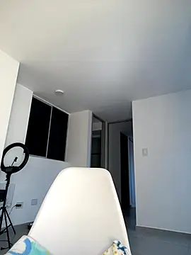 NicoleCut online show from December 21, 2025, 1:57 pm