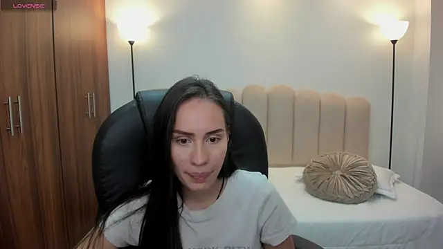 kiim sweett online show from October 8, 2025, 6:19 pm