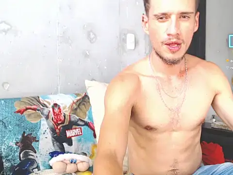 roystonee10 online show from January 3, 2025, 8:32 pm