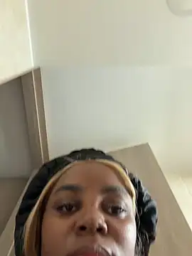 mia-brit online show from October 9, 2025, 6:19 pm